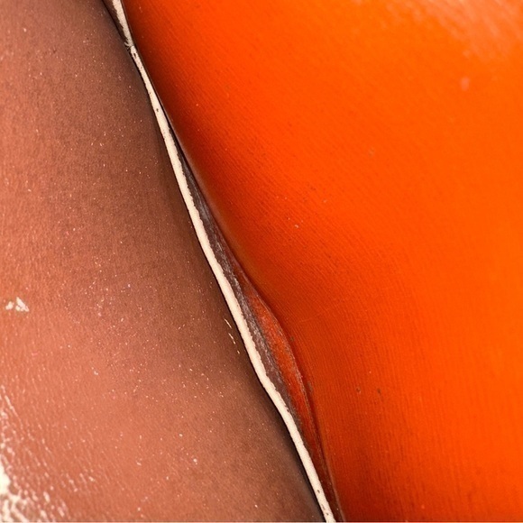 AUTHENTIC Vintage Louis Vuitton Porte
Yen Cartes Brown Epi Leather Wallet. - Picture 12 of 13